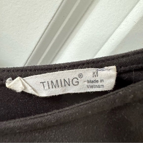 Mendocino Ruched Cropped Longsleeve - Picture 2 of 2